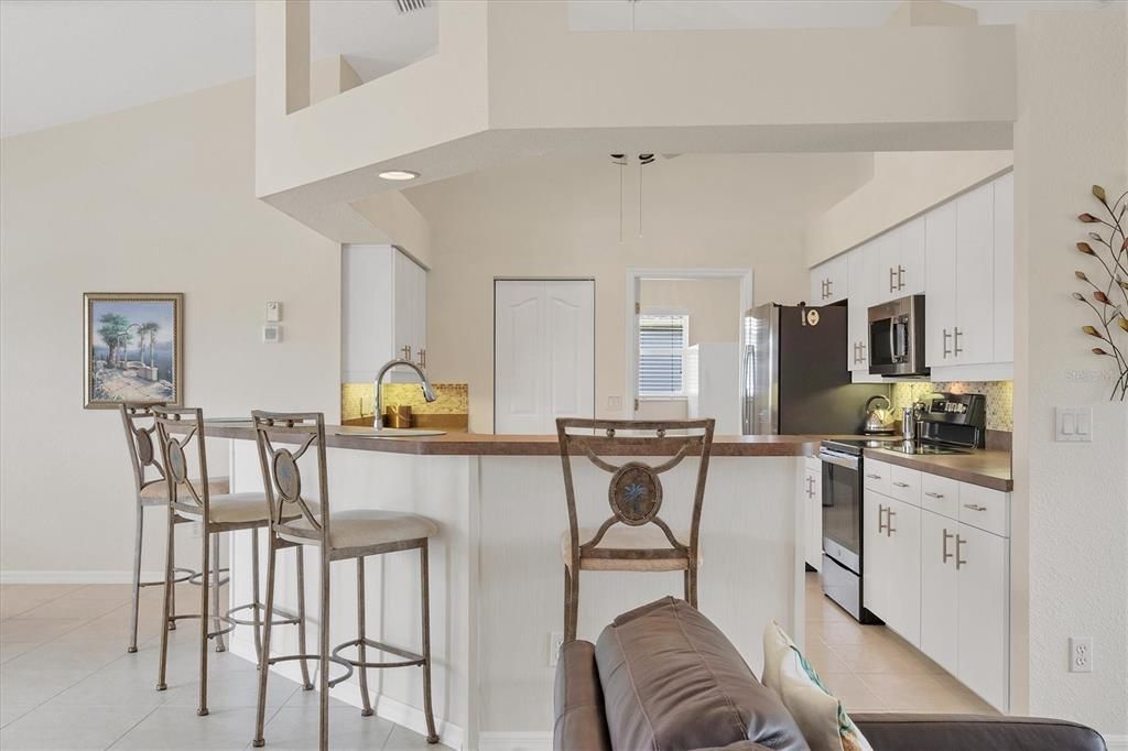 合同活跃: $449,900 (3 贝兹, 2 浴室, 1914 平方英尺)