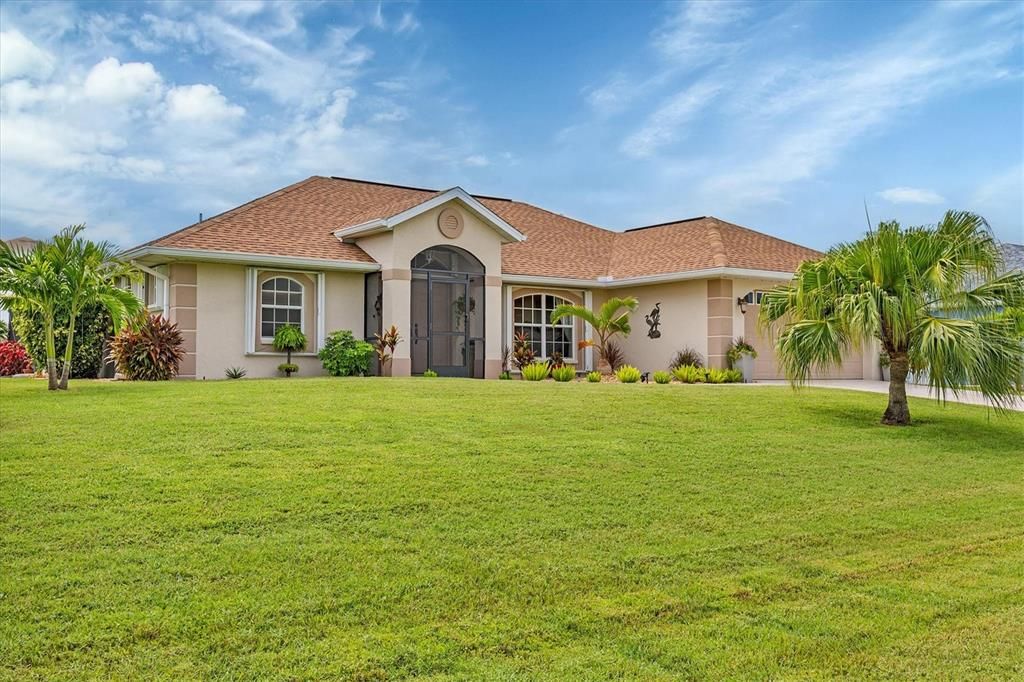 合同活跃: $449,900 (3 贝兹, 2 浴室, 1914 平方英尺)