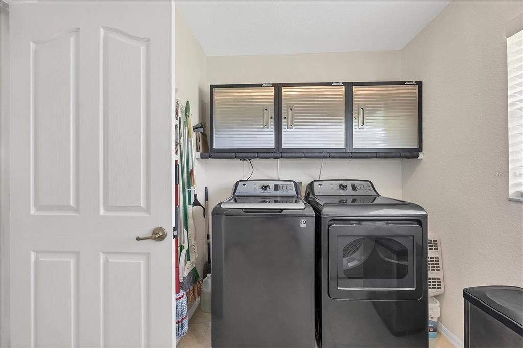 合同活跃: $449,900 (3 贝兹, 2 浴室, 1914 平方英尺)