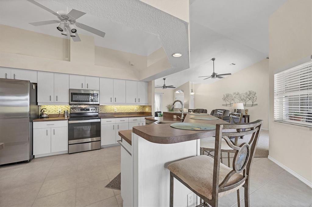 合同活跃: $449,900 (3 贝兹, 2 浴室, 1914 平方英尺)