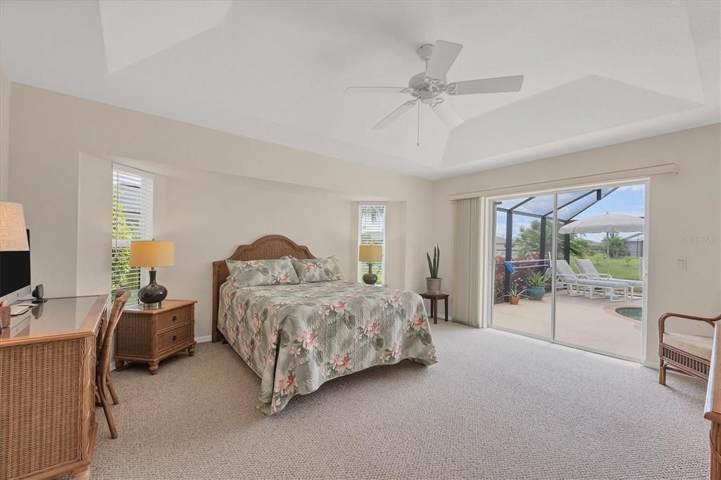 合同活跃: $449,900 (3 贝兹, 2 浴室, 1914 平方英尺)