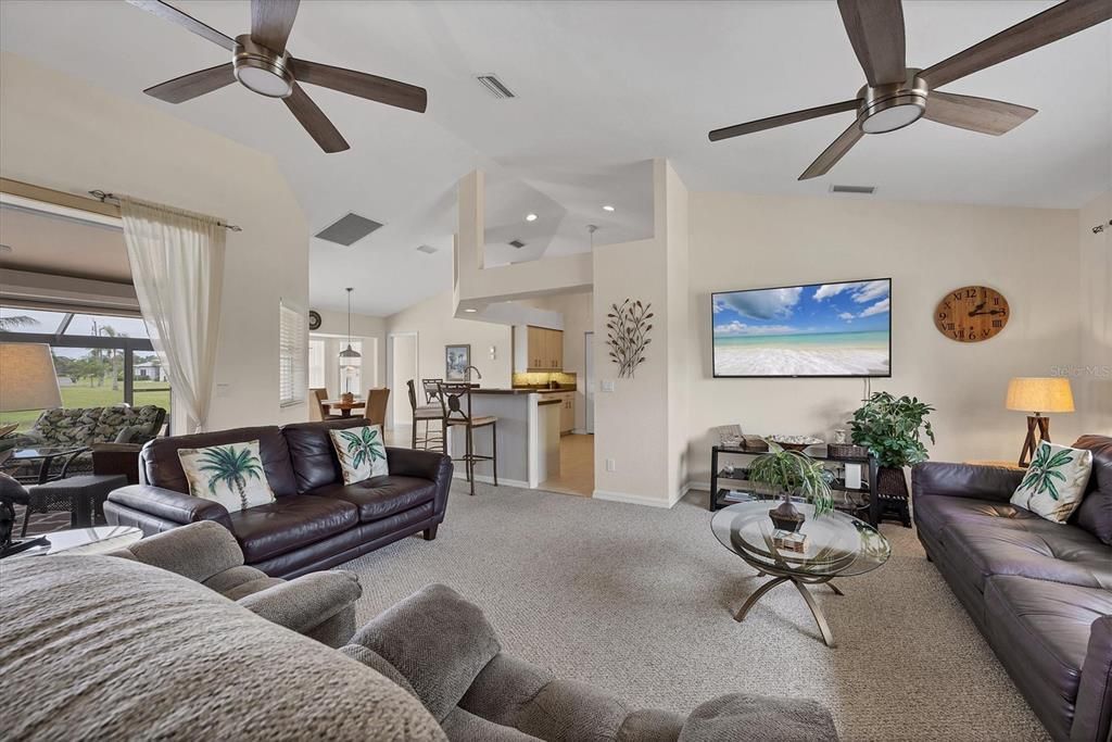 合同活跃: $449,900 (3 贝兹, 2 浴室, 1914 平方英尺)