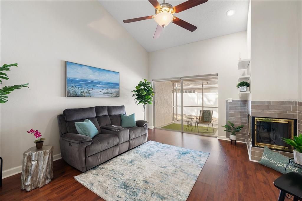 Active With Contract: $325,000 (3 beds, 2 baths, 1610 Square Feet)