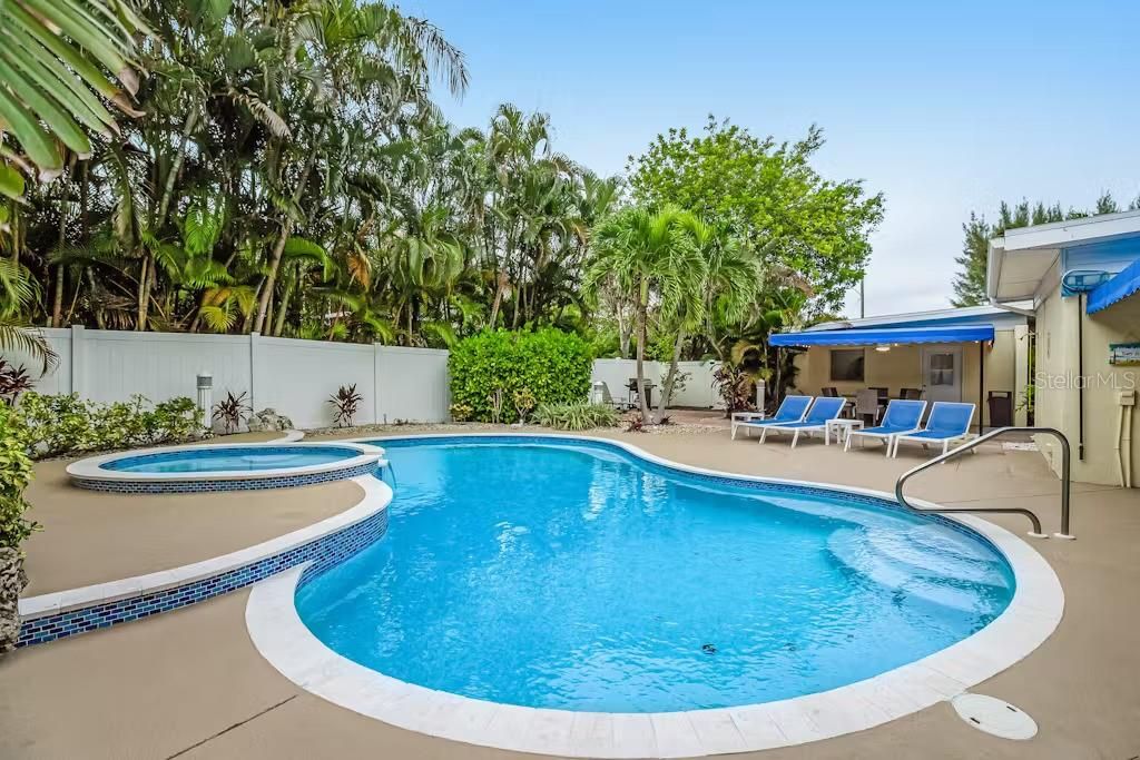 For Sale: $1,750,000 (5 beds, 3 baths, 2543 Square Feet)