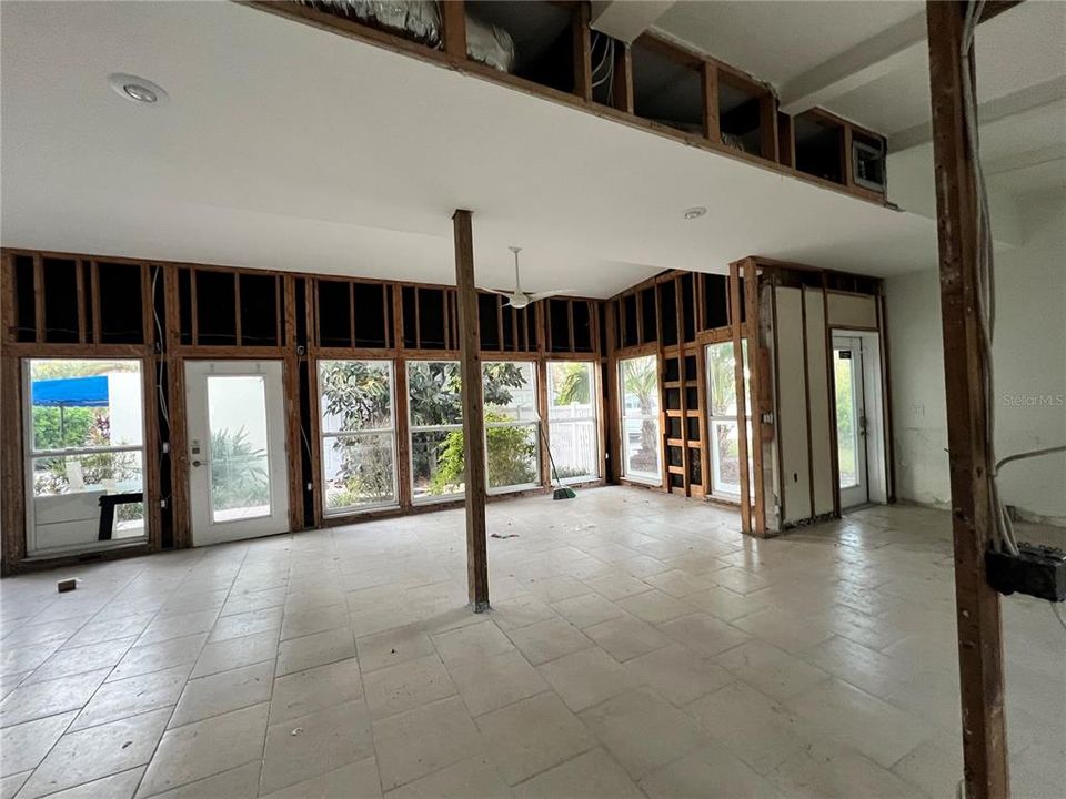 For Sale: $1,750,000 (5 beds, 3 baths, 2543 Square Feet)