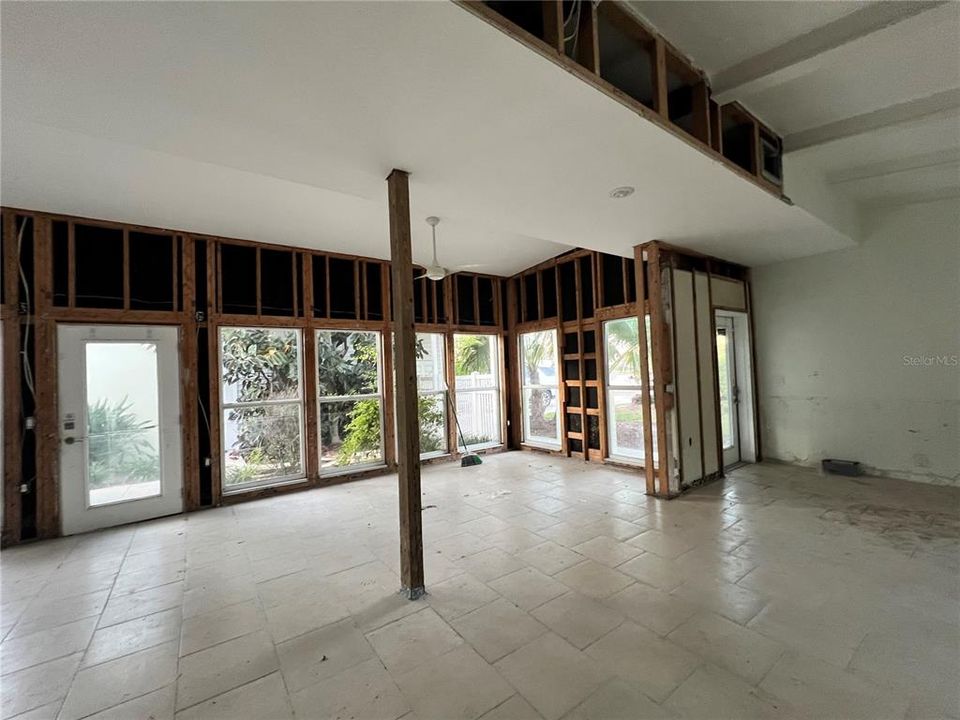 For Sale: $1,750,000 (5 beds, 3 baths, 2543 Square Feet)