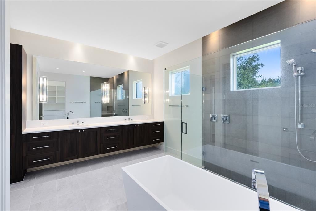 En Venta: $2,950,000 (5 camas, 4 baños, 4519 Pies cuadrados)