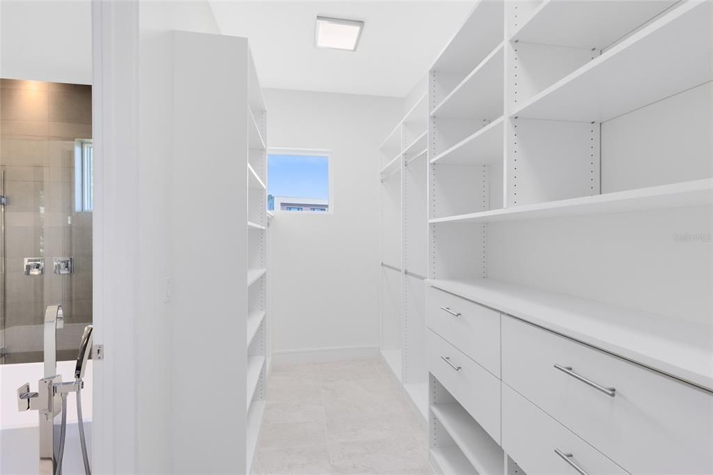 En Venta: $2,950,000 (5 camas, 4 baños, 4519 Pies cuadrados)