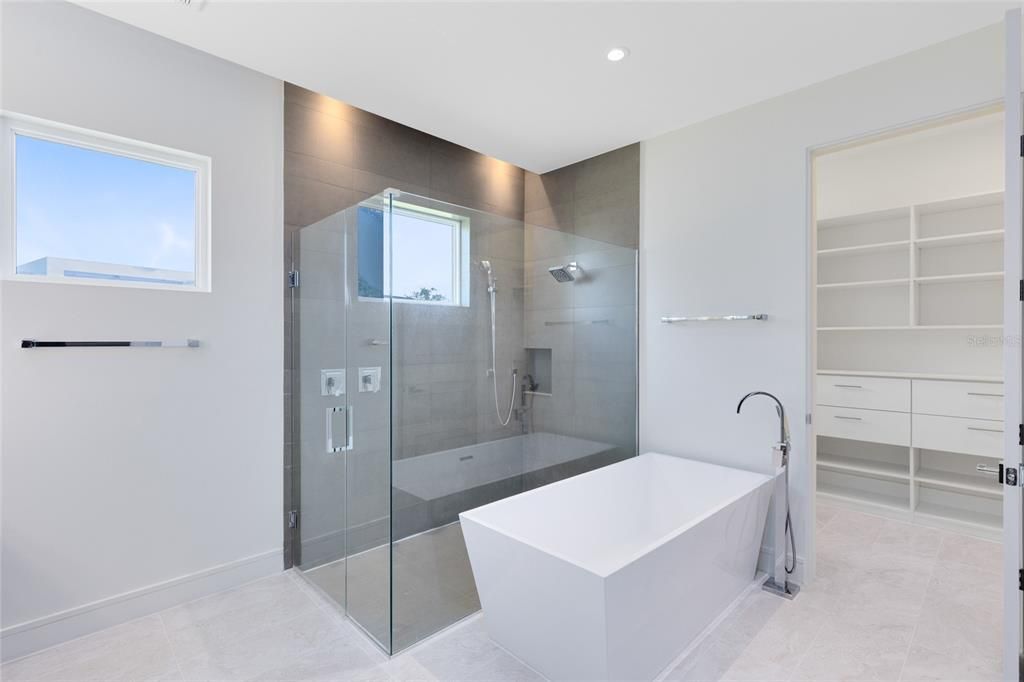 En Venta: $2,950,000 (5 camas, 4 baños, 4519 Pies cuadrados)