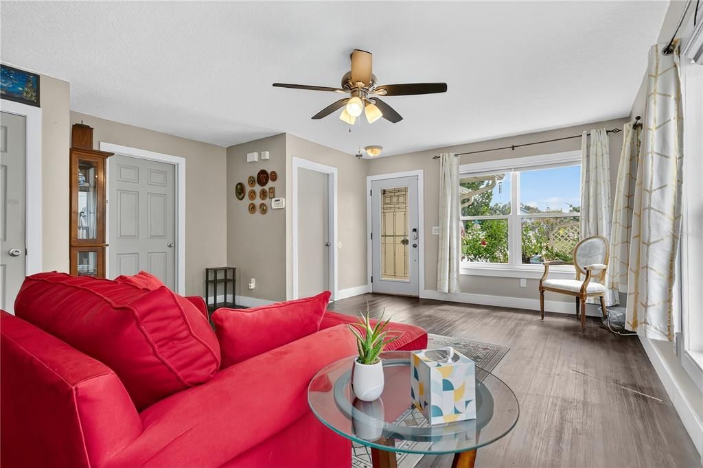 Active With Contract: $385,000 (3 beds, 2 baths, 1566 Square Feet)