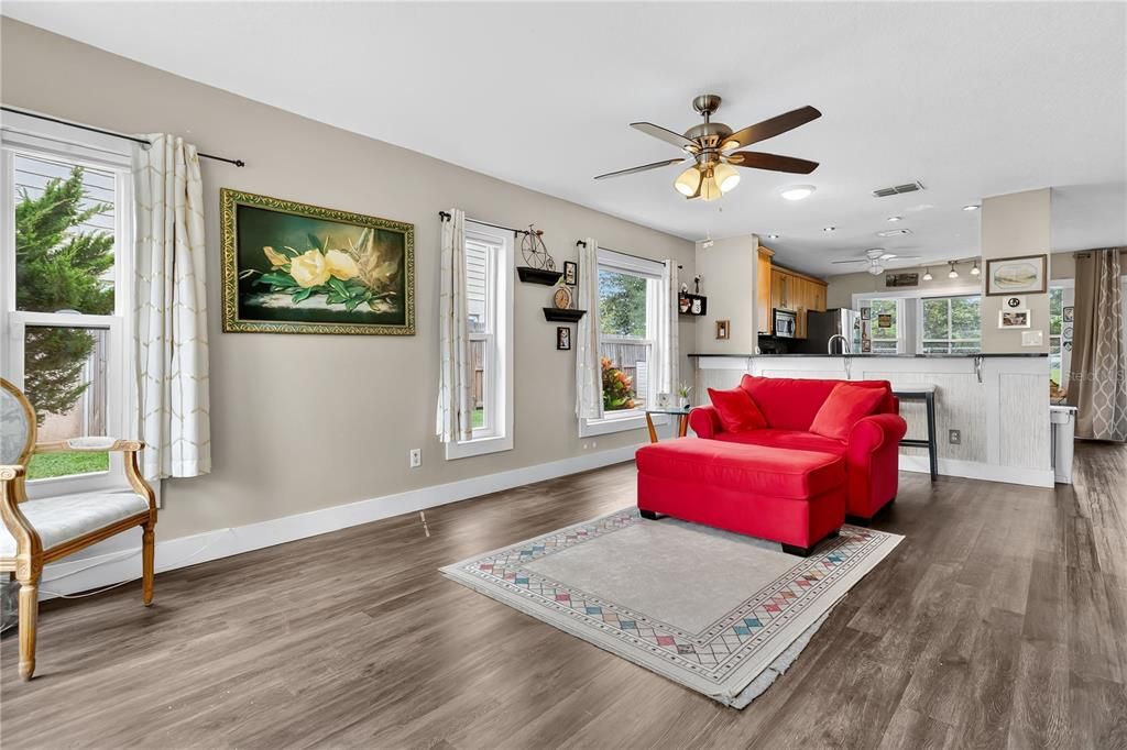 Active With Contract: $385,000 (3 beds, 2 baths, 1566 Square Feet)