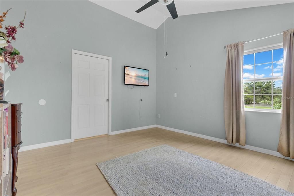 Active With Contract: $385,000 (3 beds, 2 baths, 1566 Square Feet)