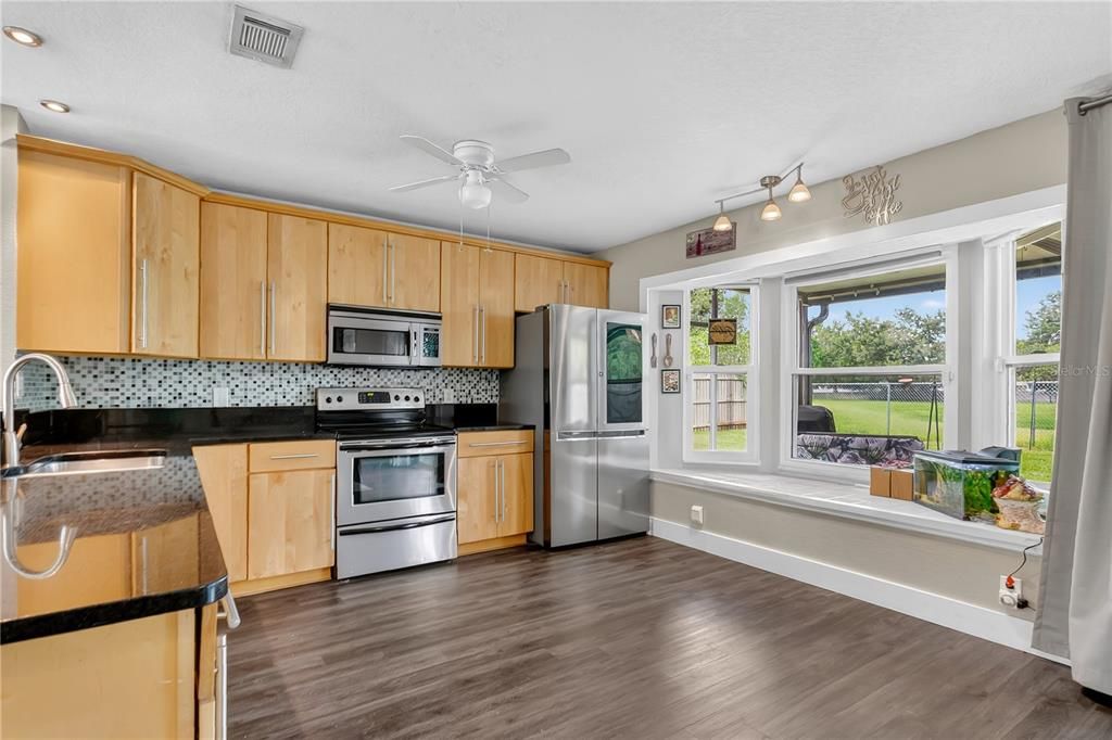 Active With Contract: $385,000 (3 beds, 2 baths, 1566 Square Feet)