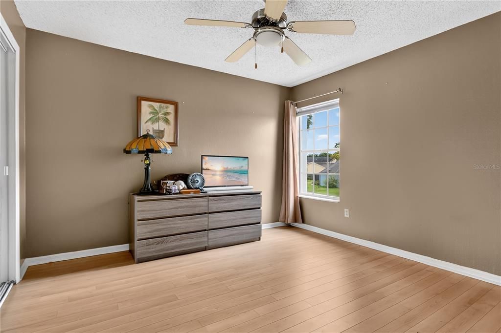 Active With Contract: $385,000 (3 beds, 2 baths, 1566 Square Feet)