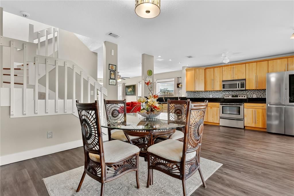 Active With Contract: $385,000 (3 beds, 2 baths, 1566 Square Feet)