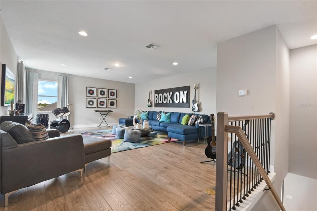 Под контрактом: $3,150 (5 спален, 3 ванн, 3197 Квадратных фут)