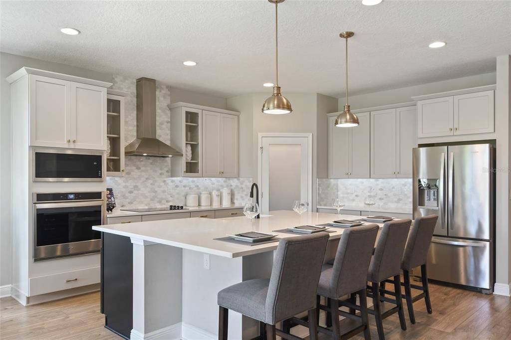 Под контрактом: $3,150 (5 спален, 3 ванн, 3197 Квадратных фут)