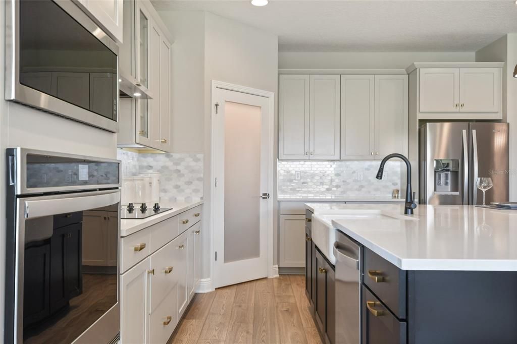 Под контрактом: $3,150 (5 спален, 3 ванн, 3197 Квадратных фут)