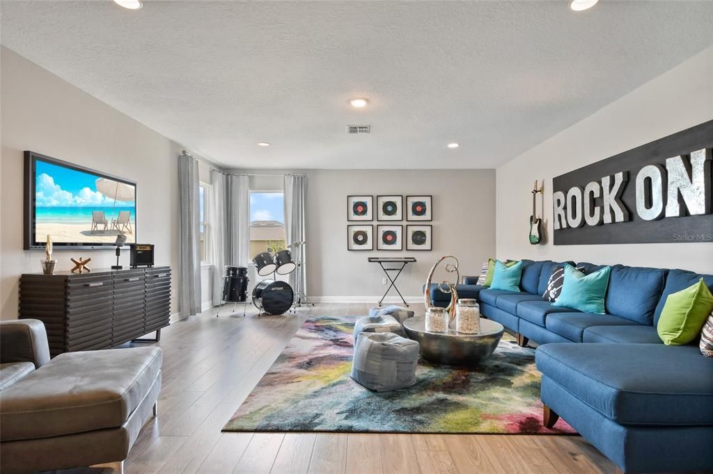 Под контрактом: $3,150 (5 спален, 3 ванн, 3197 Квадратных фут)