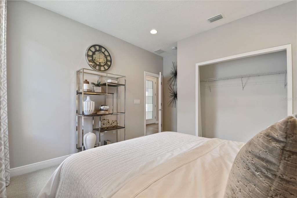 Под контрактом: $3,150 (5 спален, 3 ванн, 3197 Квадратных фут)