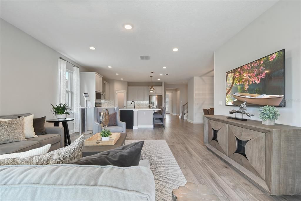 Под контрактом: $3,150 (5 спален, 3 ванн, 3197 Квадратных фут)