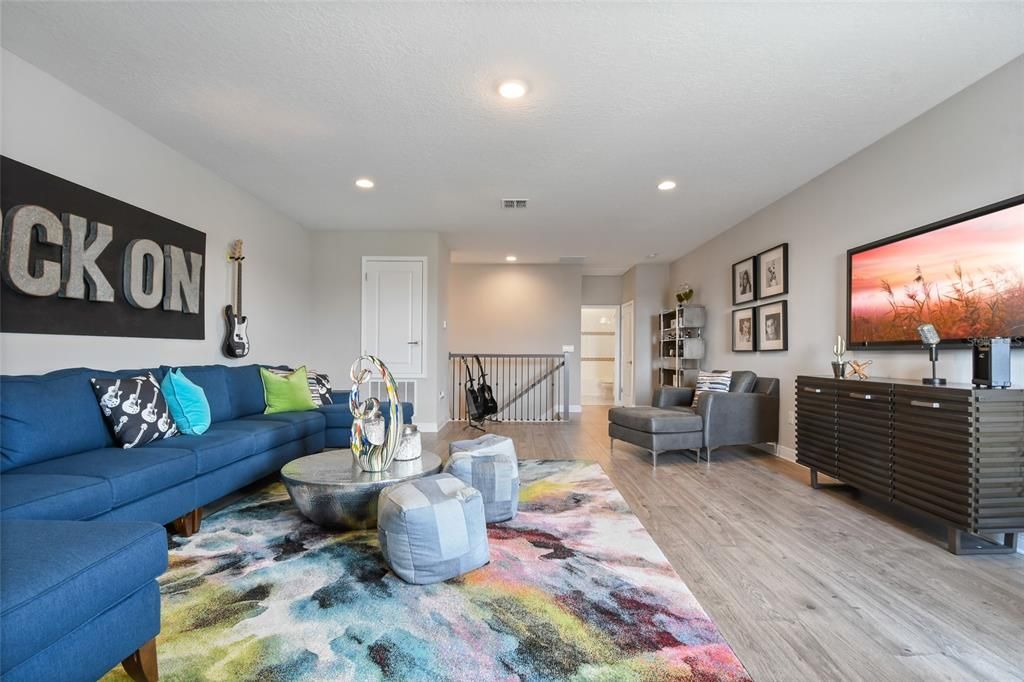 Под контрактом: $3,150 (5 спален, 3 ванн, 3197 Квадратных фут)