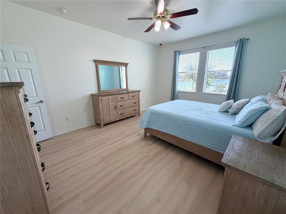 En Venta: $429,999 (4 camas, 2 baños, 2653 Pies cuadrados)