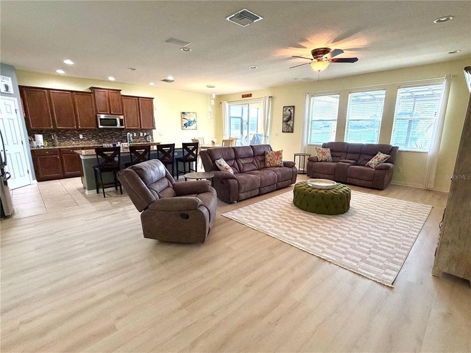 En Venta: $429,999 (4 camas, 2 baños, 2653 Pies cuadrados)