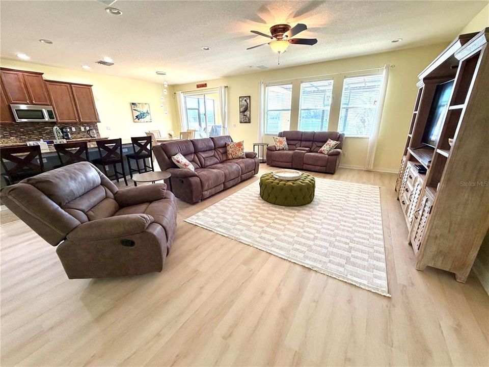 En Venta: $429,999 (4 camas, 2 baños, 2653 Pies cuadrados)