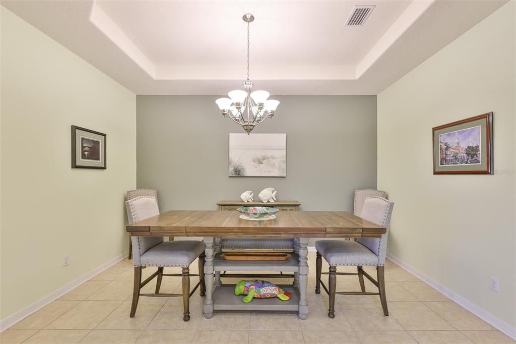 En Venta: $429,999 (4 camas, 2 baños, 2653 Pies cuadrados)