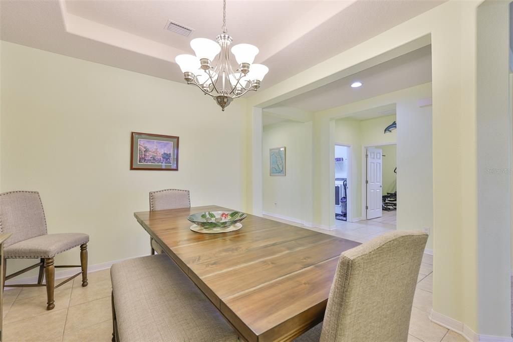 En Venta: $429,999 (4 camas, 2 baños, 2653 Pies cuadrados)