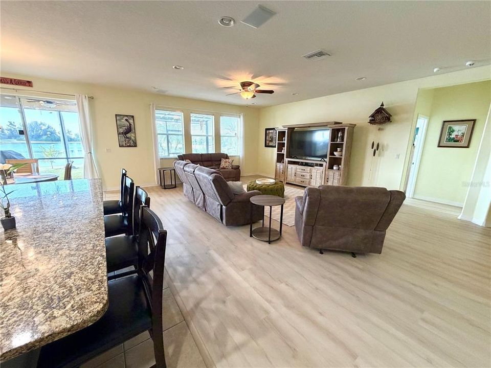 En Venta: $429,999 (4 camas, 2 baños, 2653 Pies cuadrados)