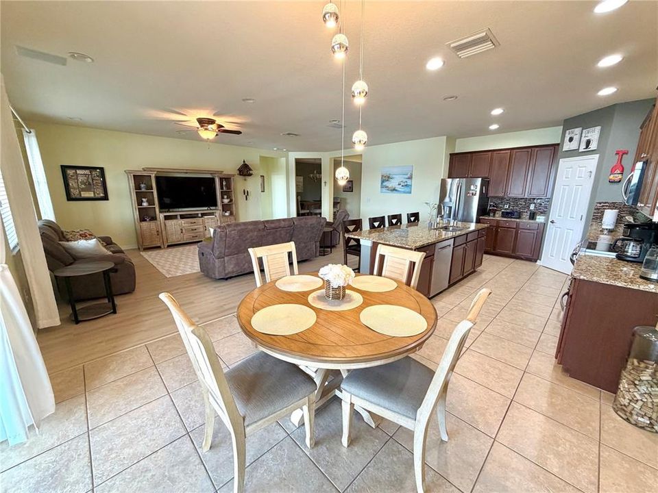 En Venta: $429,999 (4 camas, 2 baños, 2653 Pies cuadrados)