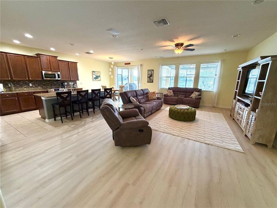 En Venta: $429,999 (4 camas, 2 baños, 2653 Pies cuadrados)