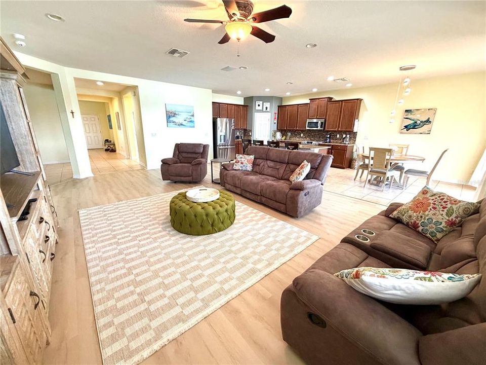 En Venta: $429,999 (4 camas, 2 baños, 2653 Pies cuadrados)