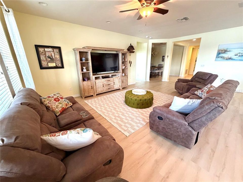 En Venta: $429,999 (4 camas, 2 baños, 2653 Pies cuadrados)