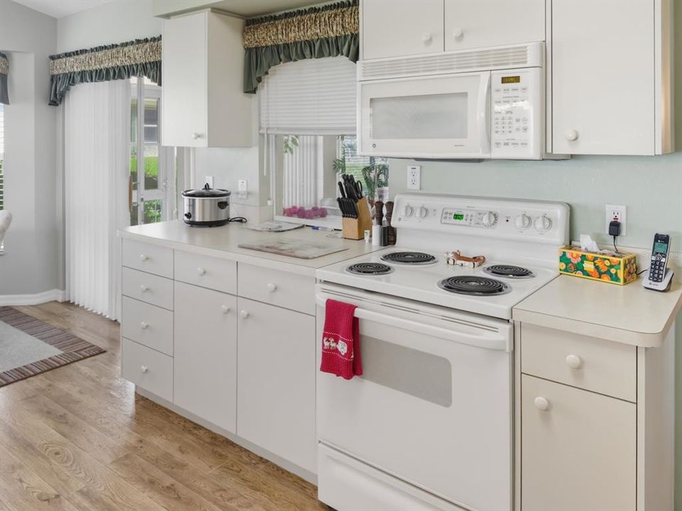 Active With Contract: $269,900 (2 beds, 2 baths, 1825 Square Feet)