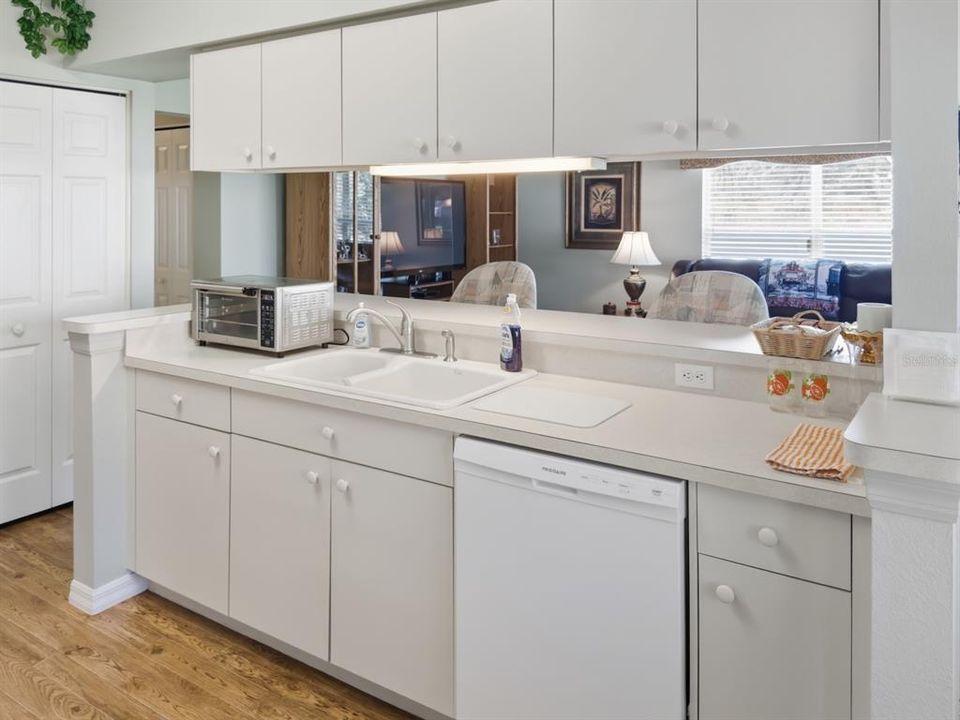 Active With Contract: $269,900 (2 beds, 2 baths, 1825 Square Feet)