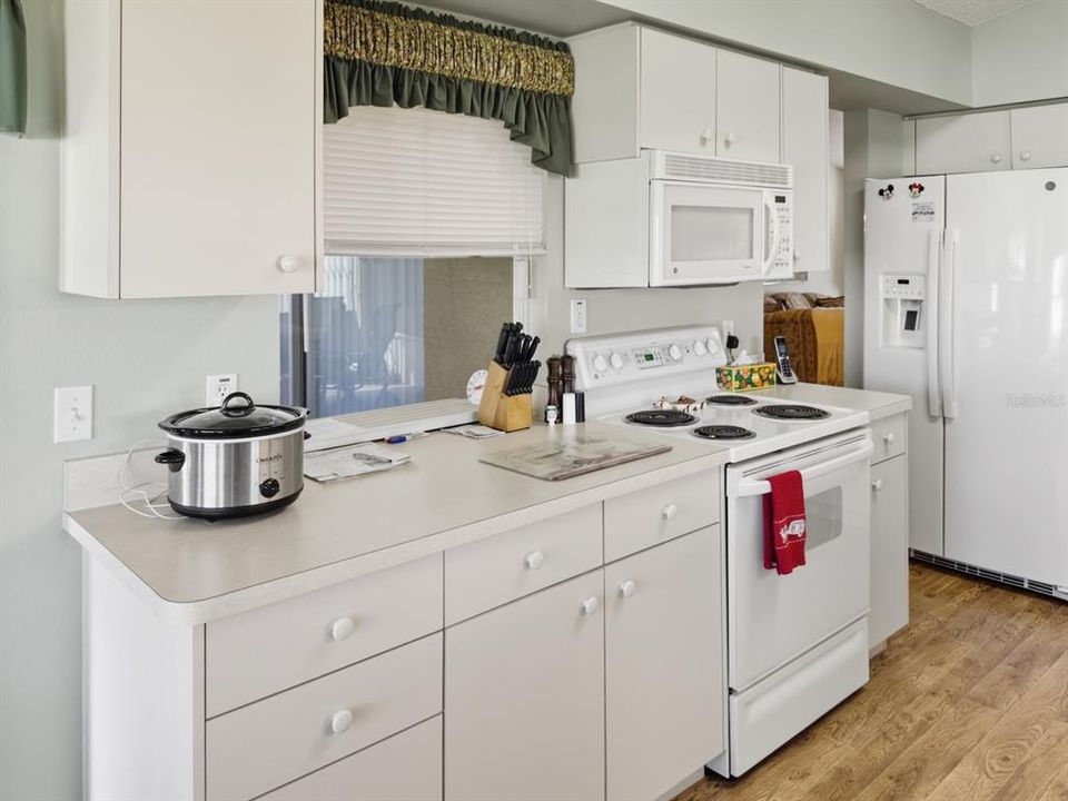 Active With Contract: $269,900 (2 beds, 2 baths, 1825 Square Feet)