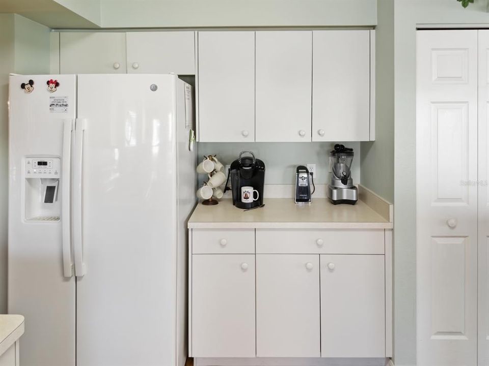 Active With Contract: $269,900 (2 beds, 2 baths, 1825 Square Feet)