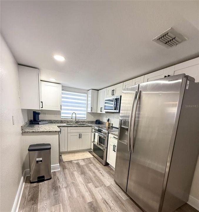 На продажу: $219,900 (2 спален, 2 ванн, 1032 Квадратных фут)