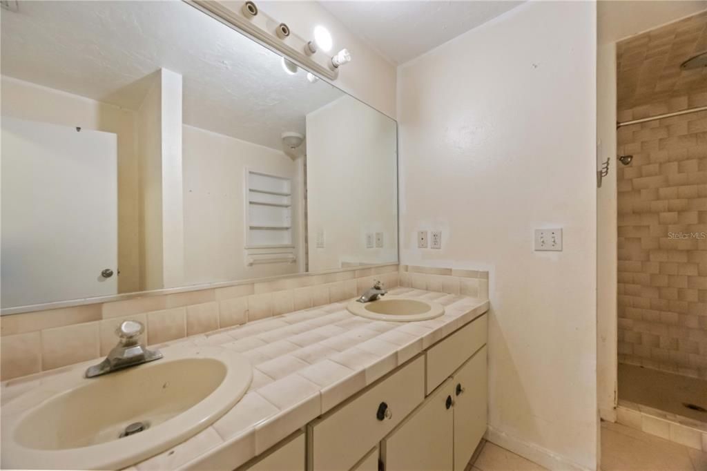 На продажу: $950,000 (4 спален, 6 ванн, 3177 Квадратных фут)