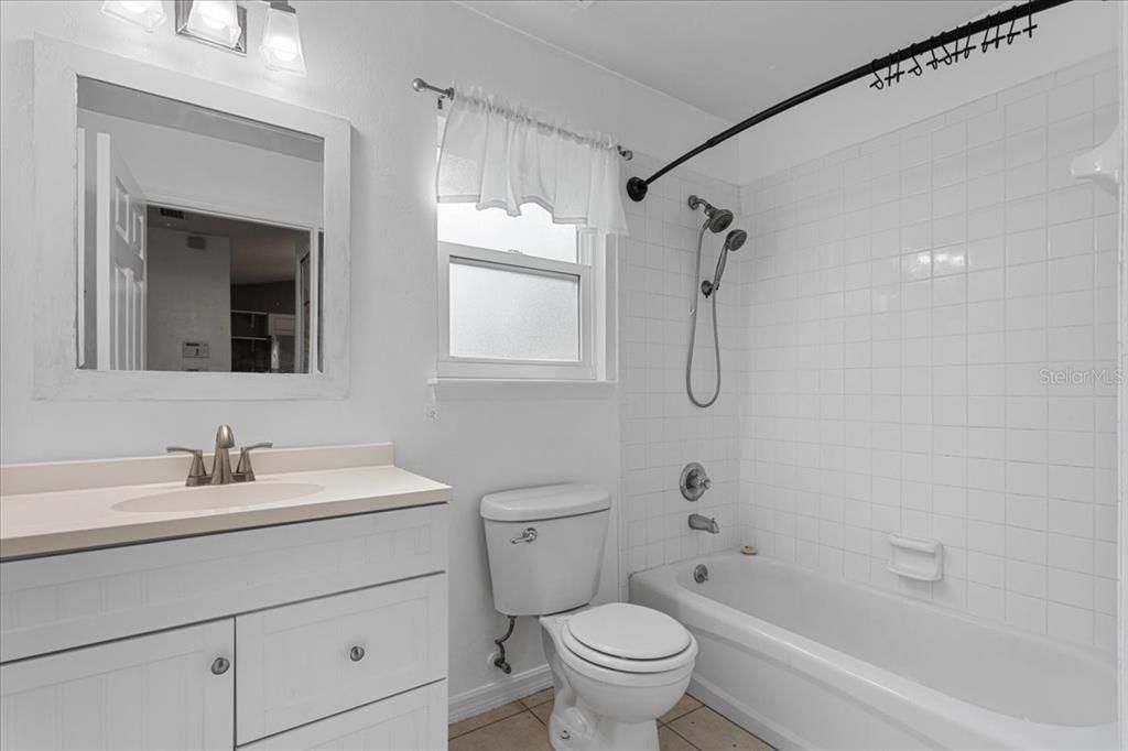 Active With Contract: $231,500 (2 beds, 2 baths, 1202 Square Feet)