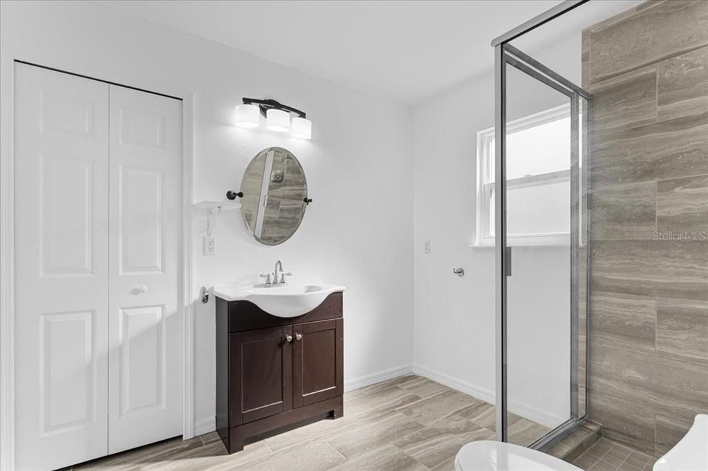 Active With Contract: $231,500 (2 beds, 2 baths, 1202 Square Feet)