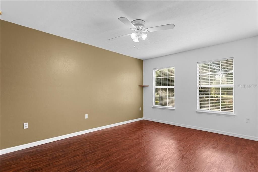 Active With Contract: $231,500 (2 beds, 2 baths, 1202 Square Feet)