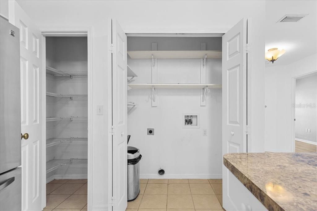 Active With Contract: $231,500 (2 beds, 2 baths, 1202 Square Feet)