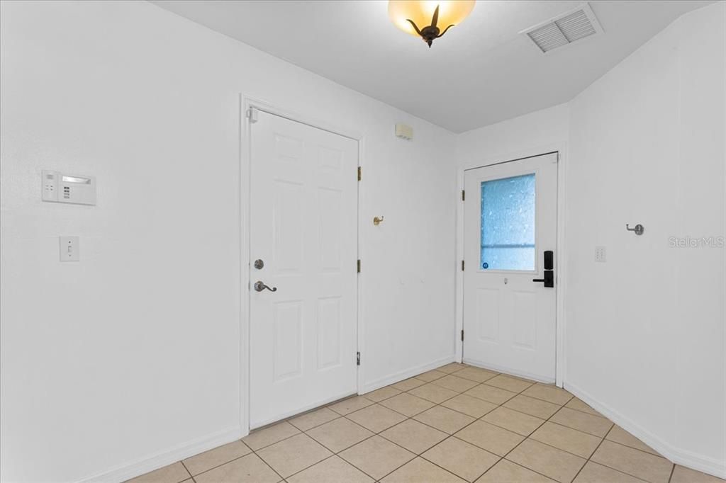 Active With Contract: $231,500 (2 beds, 2 baths, 1202 Square Feet)