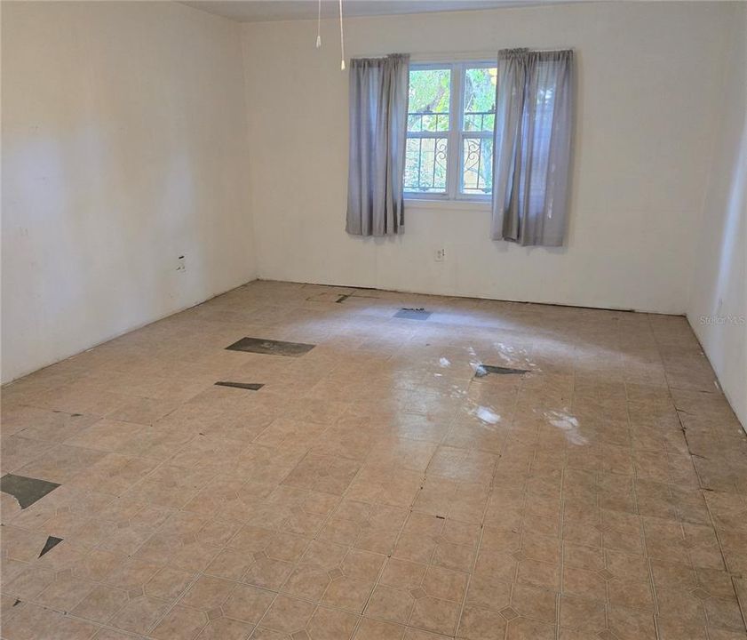 For Sale: $159,000 (2 beds, 2 baths, 1450 Square Feet)