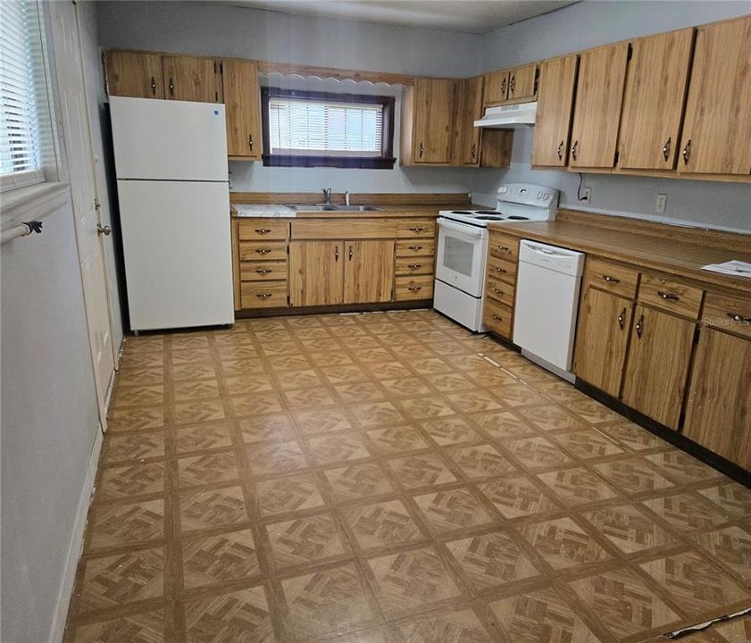 For Sale: $159,000 (2 beds, 2 baths, 1450 Square Feet)