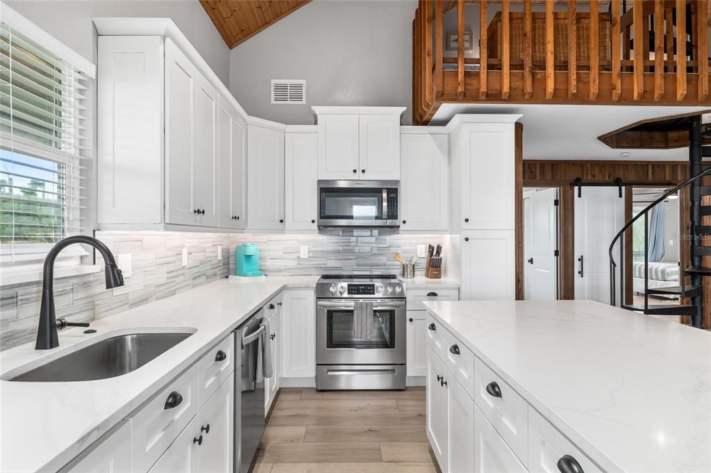 For Sale: $1,350,000 (2 beds, 2 baths, 1586 Square Feet)